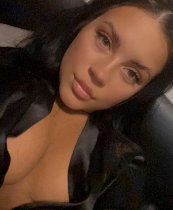 Искусная фея ждет тебя для ярких и насыщенных встреч. Готова подарить море удовольствия и незабываемых моментов. Позволь себе расслабиться и насладиться мной. 14785, 19 лет