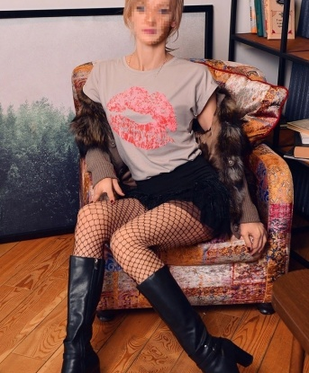 Пикантная шатенка с аппетитным бюстом ждет похотливого кавалера для ярких встреч и страстных ласк. Без табу, без предрассудков. Позволь себе немного безудержного удовольствия! 2173, 36 лет